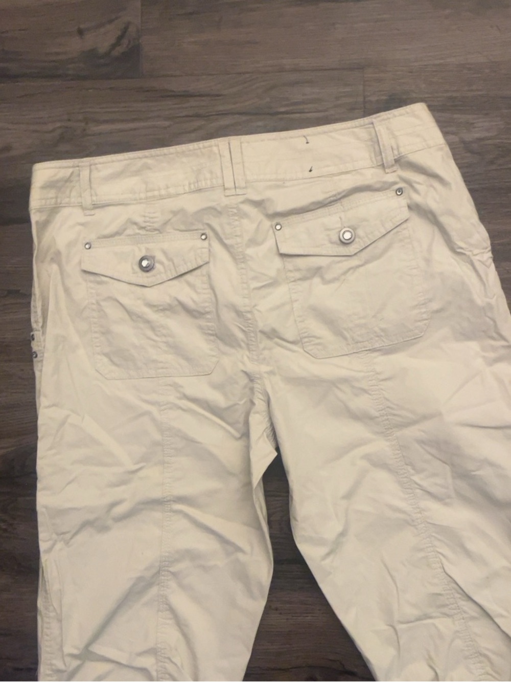 Woman’s Lightweight Cropped Pants